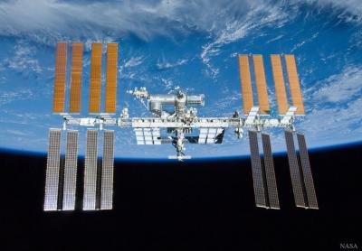 ایستگاه بین المللی فضایی بر فراز زمین