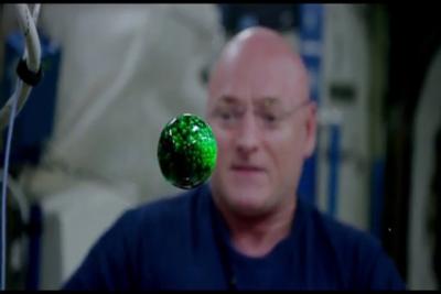 ویدیوی 4K از مایع رنگارنگ در فضا