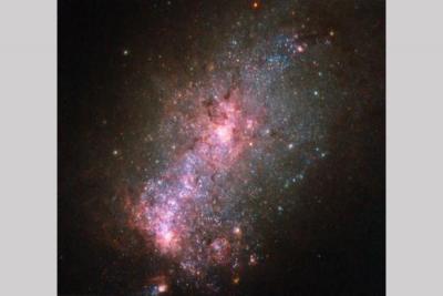 یک انفجار کهکشانی در تصویر هابل
