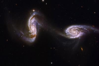 پلی بین دو کهکشان مارپیچی