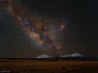 کهکشان راه شیری برفراز قله های اسپانیایی