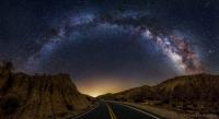 جاده ای در مسیر کهکشان راه شیری