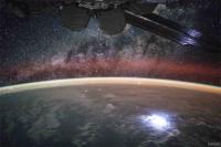 چشم انداز ایستگاه بین المللی فضایی: زمین و کهکشان