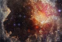 ستاره‌ها و ستون‌های گرد و غبار در NGC 7822