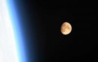 ماه تنها قمر زمین، از ایستگاه بین المللی فضایی