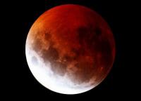 ماه‌ گرفتگی ۵ و ۶ مرداد، ماه سرخ رنگ