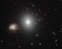 کهکشان مارپیچی و بیضوی با همراهی هزاران کهکشان دیگر
