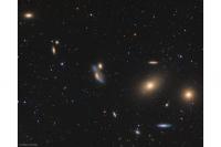 زنجیره‌ای از کهکشان‌ها در خوشه‌ کهکشانی سنبله