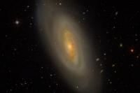 کهکشان مارپیچی M90