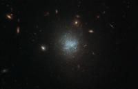 کهکشان LSB کم‌نور در تصویر هابل